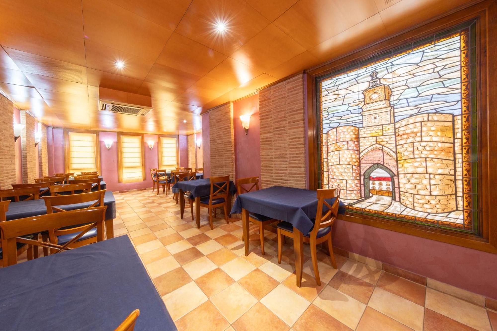 Hostal Sin Recep24H Puerta De La Villa - Pet Friendly & Restaurante Almazán Exterior foto