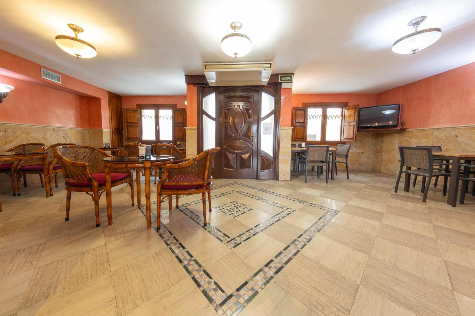 Hostal Sin Recep24H Puerta De La Villa - Pet Friendly & Restaurante Almazán Exterior foto