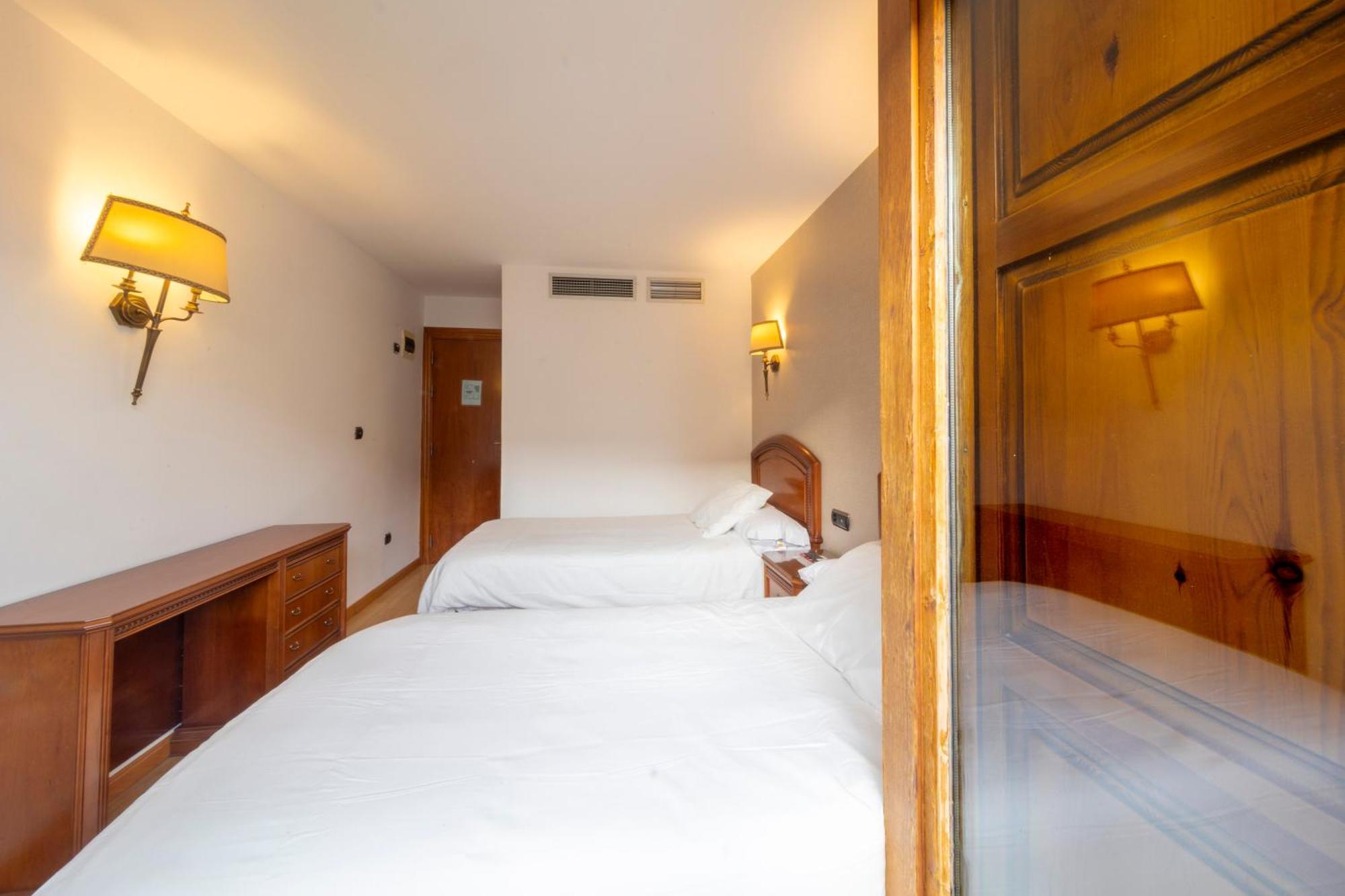 Hostal Sin Recep24H Puerta De La Villa - Pet Friendly & Restaurante Almazán Exterior foto