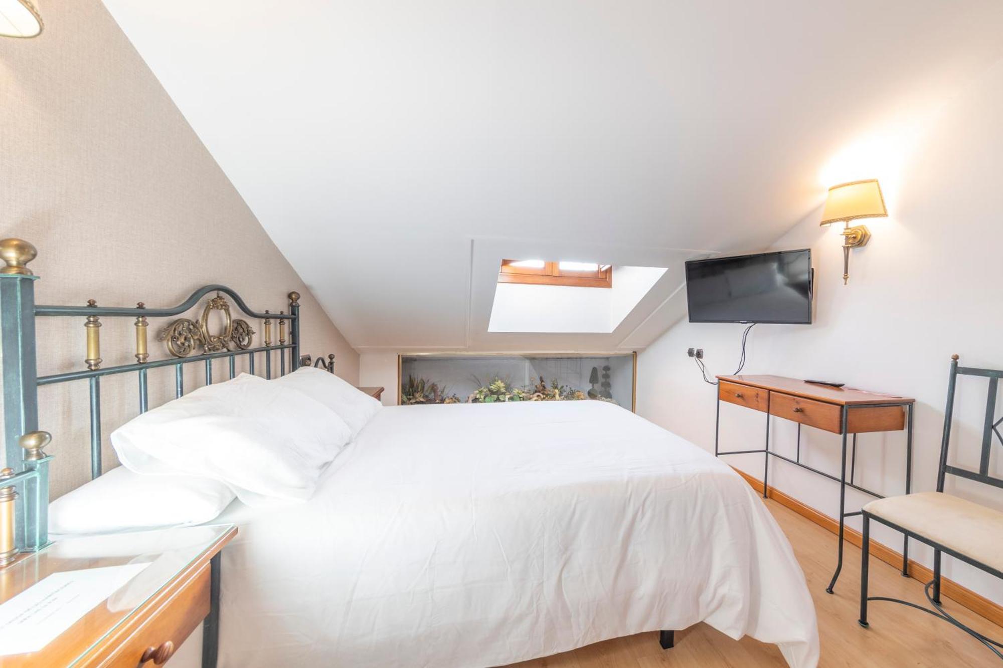 Hostal Sin Recep24H Puerta De La Villa - Pet Friendly & Restaurante Almazán Exterior foto
