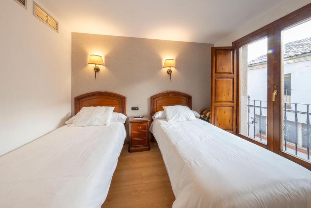 Hostal Sin Recep24H Puerta De La Villa - Pet Friendly & Restaurante Almazán Exterior foto