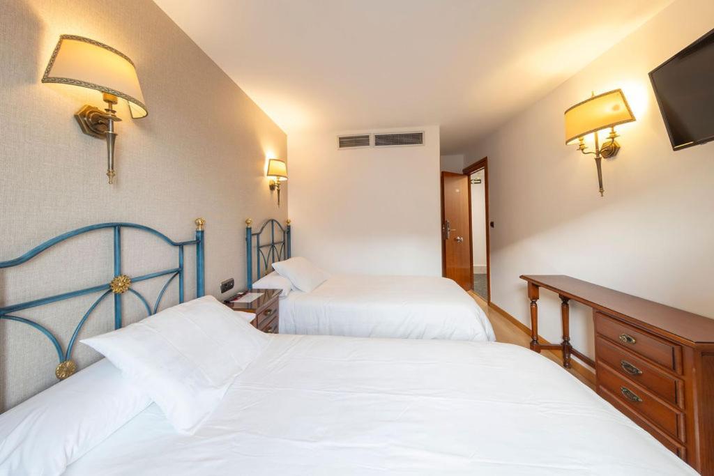 Hostal Sin Recep24H Puerta De La Villa - Pet Friendly & Restaurante Almazán Exterior foto